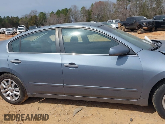2010 Nissan Altima 2.5 S with VIN 1N4AL2AP3AN438427, listed as a IAAI auction lot 41795930 with 162,373 mi miles. Bid and sale history available at carsss.com. Image 13.