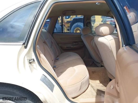 1996 Ford Crown Victoria with VIN 2FALP73WXTX163381, listed as a IAAI auction lot 41671627 with 186,182 mi miles. Bid and sale history available at carsss.com. Image 8.