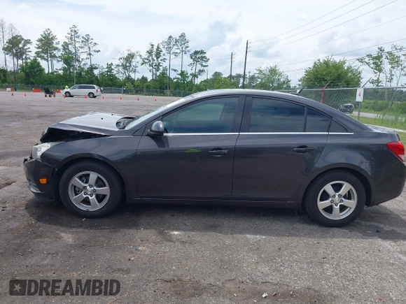 2014 Chevrolet Cruze 1LT z VIN 1G1PC5SBXE7178264, wystawiony jako IAAI lot #42387875 z przebiegiem 125 437 mil mil oraz . Historia ofert i sprzedaży dostępna na DreamBid. Obrazek 14.