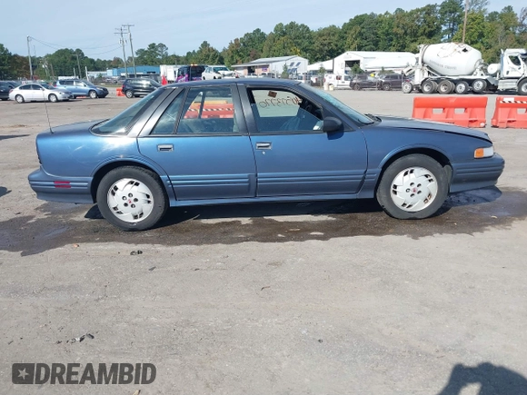 1997 Oldsmobile Cutlass Supreme S z VIN 1G3WH52M3VF338576, wystawiony jako IAAI lot #40573770 z przebiegiem 105 806 mil mil oraz . Historia ofert i sprzedaży dostępna na DreamBid. Obrazek 13.