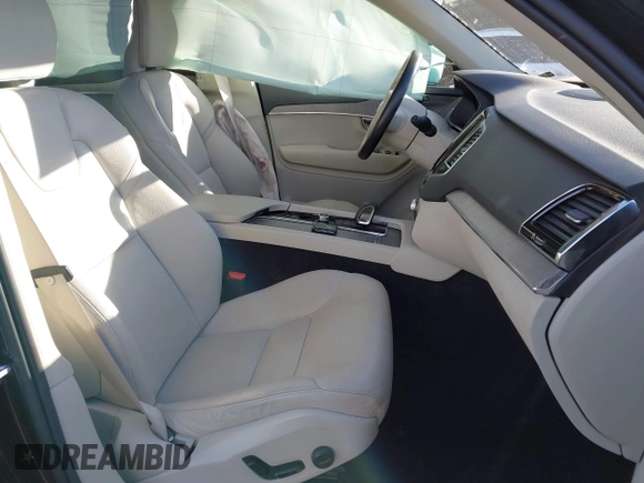 2023 Volvo XC90 Plus with VIN YV4H600N1P1931864, listed as a IAAI auction lot 41441737 with 31,429 mi miles and . Bid and sale history available at DreamBid. Image 5.