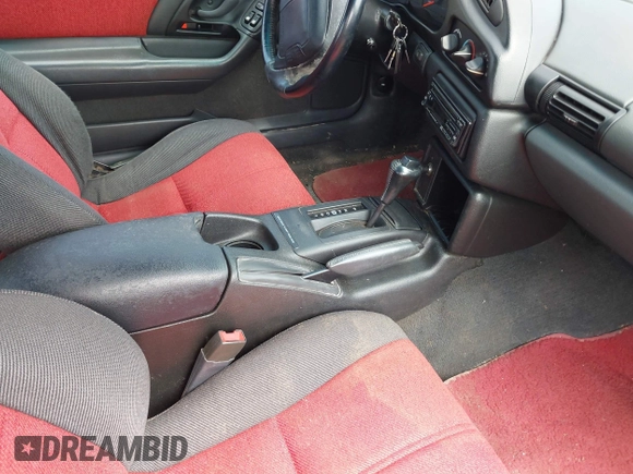 1994 Chevrolet Camaro z VIN 2G1FP22S5R2173095, wystawiony jako IAAI lot #42427396 z przebiegiem 95 713 mil mil oraz . Historia ofert i sprzedaży dostępna na DreamBid. Obrazek 5.