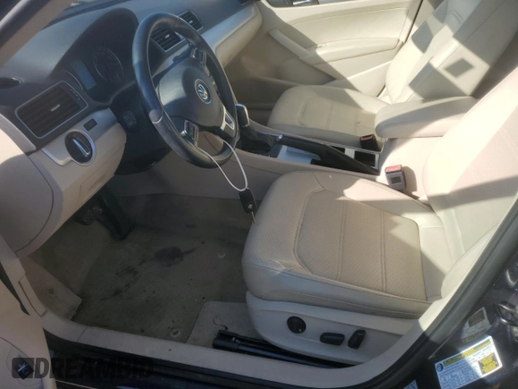2012 Volkswagen Passat SE z VIN 1VWBH7A36CC108576, wystawiony jako Copart lot #56299105 z przebiegiem 110 815 mil mil oraz Szkoda całkowita • Salvage title. Historia ofert i sprzedaży dostępna na DreamBid. Obrazek 7.