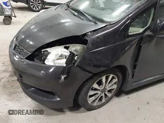 2013 Honda Fit Sport z VIN JHMGE8H56DC019556, wystawiony jako IAAI lot #41140755 z przebiegiem Nie podano mil oraz . Historia ofert i sprzedaży dostępna na DreamBid. Obrazek 16.