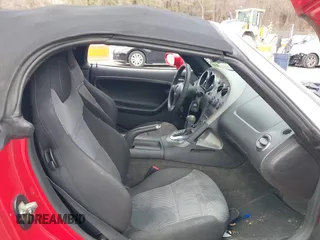 2008 Pontiac Solstice z VIN 1G2MC35B28Y126205, wystawiony jako IAAI lot #41690165 z przebiegiem 95 197 mil mil oraz . Historia ofert i sprzedaży dostępna na DreamBid. Obrazek 5.