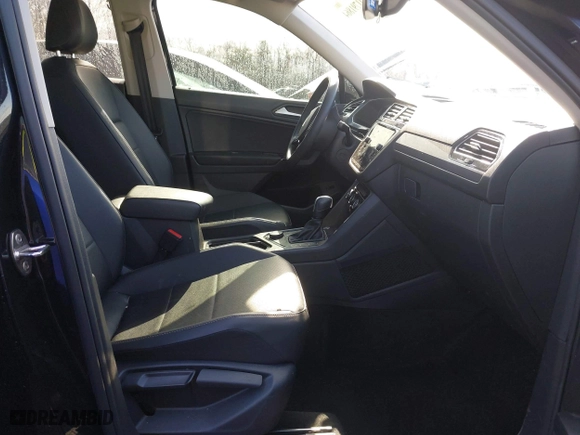 2020 Volkswagen Tiguan SE with VIN 3VV2B7AX5LM116837, listed as a IAAI auction lot 41791864 with 76,623 mi miles. Bid and sale history available at carsss.com. Image 5.