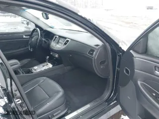 2014 Hyundai Genesis 3.8L with VIN KMHGC4DD5EU263252, listed as a IAAI auction lot 41563578 with 207,103 mi miles. Bid and sale history available at carsss.com. Image 5.