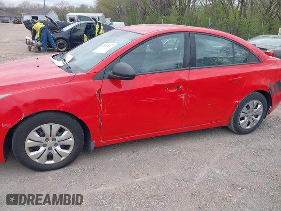2014 Chevrolet Cruze LS z VIN 1G1PA5SG2E7151755, wystawiony jako IAAI lot #42043027 z przebiegiem 194 071 mil mil oraz . Historia ofert i sprzedaży dostępna na DreamBid. Obrazek 6.