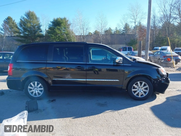 2011 Chrysler Town & Country Touring L z VIN 2A4RR8DG6BR803563, wystawiony jako IAAI lot #40921680 z przebiegiem 59 881 mil mil oraz . Historia ofert i sprzedaży dostępna na DreamBid. Obrazek 13.