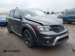 2020 Dodge Journey Crossroad z VIN 3C4PDCGB4LT271100, wystawiony jako IAAI lot #41552975 z przebiegiem 74 400 mil mil oraz . Historia ofert i sprzedaży dostępna na DreamBid. Obrazek 1.