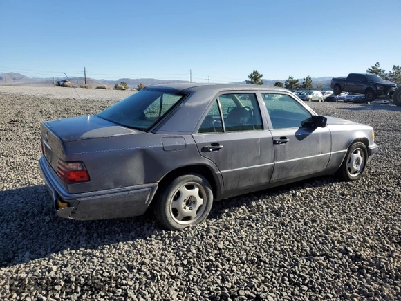 1995 Mercedes-Benz 400 with VIN WDBEA34E1SC269568, listed as a Copart auction lot 49800915 with 171,214 mi miles and Salvage Title. Bid and sale history available at carsss.com. Image 3.