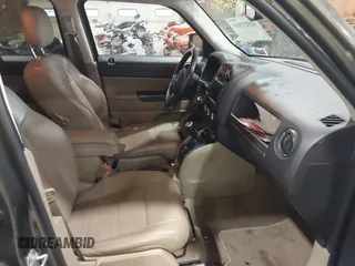2015 Jeep Patriot Latitude z VIN 1C4NJRFB9FD417747, wystawiony jako IAAI lot #42527555 z przebiegiem 290 316 mil mil oraz . Historia ofert i sprzedaży dostępna na DreamBid. Obrazek 5.