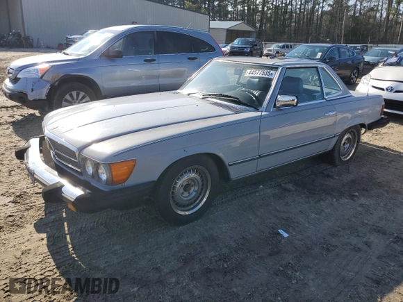 1983 Mercedes-Benz 380 SL z VIN WDBBA45AXDB027231, wystawiony jako Copart lot #44577535 z przebiegiem 117 712 mil mil oraz Czysty tytuł • Clean title. Historia ofert i sprzedaży dostępna na DreamBid. Obrazek 1.