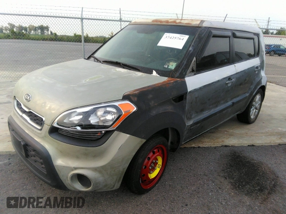 2013 Kia Soul + with VIN KNDJT2A67D7577423, listed as a IAAI auction lot 37425764 with 102,511 mi miles. Bid and sale history available at carsss.com. Image 2.