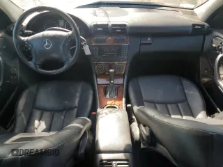 2007 Mercedes-Benz C 350 Sport z VIN WDBRF56H17F854050, wystawiony jako Copart lot #72775334 z przebiegiem 142 960 mil mil oraz Szkoda całkowita • Salvage title. Historia ofert i sprzedaży dostępna na DreamBid. Obrazek 8.