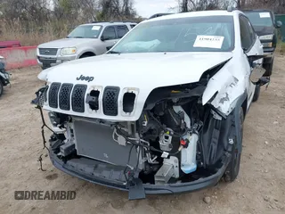 2023 Jeep Cherokee Altitude Lux z VIN 1C4PJMMB9PD101541, wystawiony jako IAAI lot #41904235 z przebiegiem 16 690 mil mil oraz . Historia ofert i sprzedaży dostępna na DreamBid. Obrazek 6.