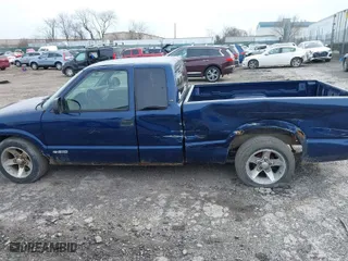 2003 Chevrolet S-10 with VIN 1GCCS19H938235539, listed as a IAAI auction lot 41619672 with 223,699 mi miles. Bid and sale history available at carsss.com. Image 6.