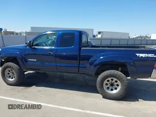 2005 Toyota Tacoma z VIN 5TEUU42N25Z099188, wystawiony jako IAAI lot #42179039 z przebiegiem 147 058 mil mil oraz . Historia ofert i sprzedaży dostępna na DreamBid. Obrazek 14.