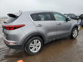 2018 Kia Sportage LX z VIN KNDPMCAC9J7318589, wystawiony jako Copart lot #59397595 z przebiegiem 107 523 mil mil oraz Szkoda całkowita • Salvage title. Historia ofert i sprzedaży dostępna na DreamBid. Obrazek 3.