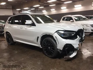2022 BMW X5 M50i with VIN 5UXJU4C01N9M81857, listed as a IAAI auction lot 41592857 with 15,122 mi miles. Bid and sale history available at carsss.com. Image 1.