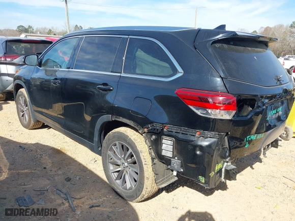 2019 Toyota Highlander SE with VIN 5TDJZRFH1KS603437, listed as a IAAI auction lot 41748341 with 67,814 mi miles. Bid and sale history available at carsss.com. Image 3.