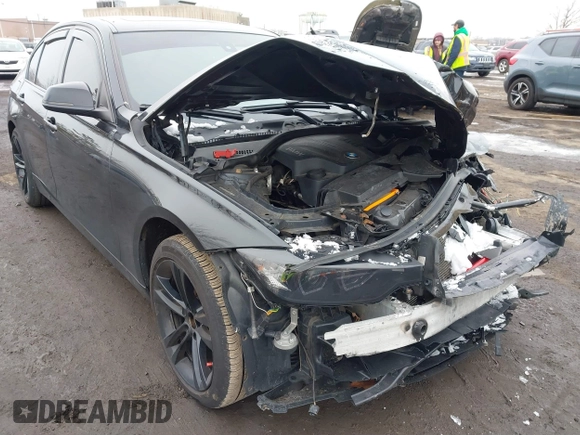 2015 BMW 3 Series 328i xDrive z VIN WBA3B5C55FF959652, wystawiony jako IAAI lot #41545937 z przebiegiem 101 637 mil mil oraz . Historia ofert i sprzedaży dostępna na DreamBid. Obrazek 19.