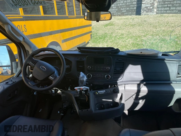 2023 Ford Transit Passenger XL with VIN 1FBAX2C83PKB01131, listed as a Copart auction lot 49160085 with 500 mi miles and Clean Title. Bid and sale history available at DreamBid. Image 9.