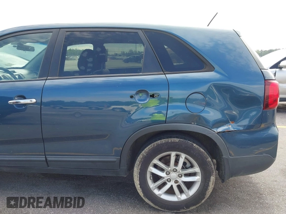 2014 Kia Sorento LX z VIN 5XYKT3A63EG509554, wystawiony jako IAAI lot #42278016 z przebiegiem 166 639 mil mil oraz . Historia ofert i sprzedaży dostępna na DreamBid. Obrazek 14.
