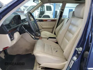 1995 Mercedes-Benz 400 E z VIN WDBEA34E7SC217071, wystawiony jako Copart lot #58014415 z przebiegiem 111 880 mil mil oraz Czysty tytuł • Clean title. Historia ofert i sprzedaży dostępna na DreamBid. Obrazek 7.
