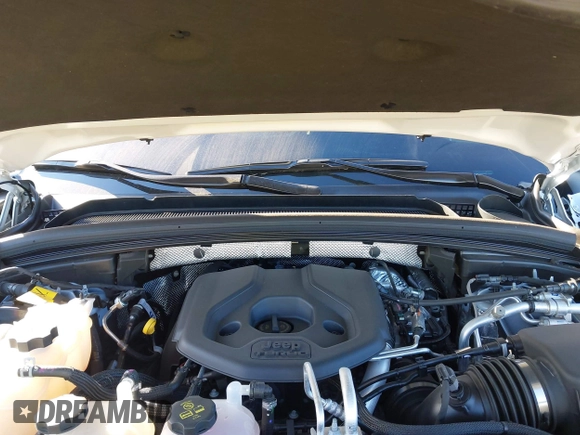 2024 Jeep Grand Cherokee with VIN 1C4RJYB63R8510782, listed as a IAAI auction lot 40878374 with 2,396 mi miles and . Bid and sale history available at DreamBid. Image 10.