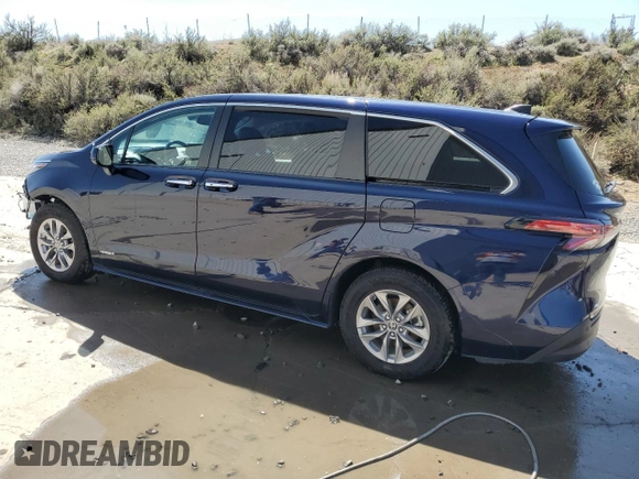 2021 Toyota Sienna XLE with VIN 5TDYSKFC8MS032403, listed as a Copart auction lot 52438625 with 48,738 mi miles and Salvage Title. Bid and sale history available at DreamBid. Image 2.
