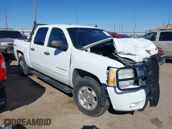 2011 Chevrolet Silverado 1500 LT with VIN 3GCUKSE24BG233850, listed as a IAAI auction lot 41663302 with 147,333 mi miles. Bid and sale history available at carsss.com. Image 1.