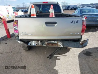 2006 Toyota Tacoma with VIN 5TEUU42NX6Z154875, listed as a IAAI auction lot 41523003 with 33,168 mi miles. Bid and sale history available at carsss.com. Image 6.