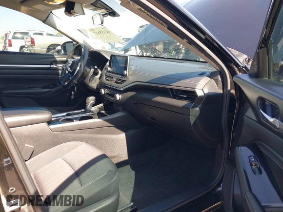 2021 Nissan Altima SV with VIN 1N4BL4DV0MN384955, listed as a IAAI auction lot 42353612 with 78,685 mi miles and . Bid and sale history available at DreamBid. Image 5.