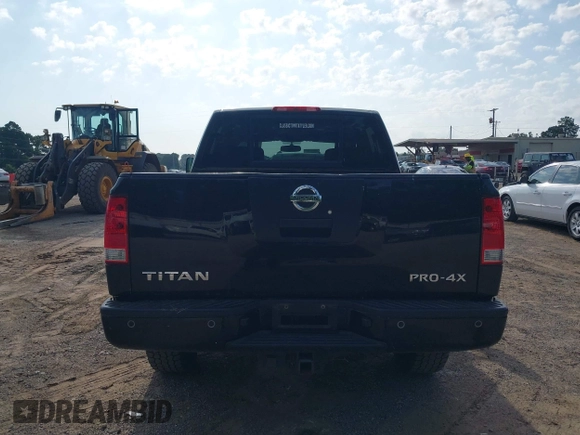 2011 Nissan Titan SL z VIN 1N6AA0EC4BN317674, wystawiony jako IAAI lot #42523569 z przebiegiem 208 045 mil mil oraz . Historia ofert i sprzedaży dostępna na DreamBid. Obrazek 16.