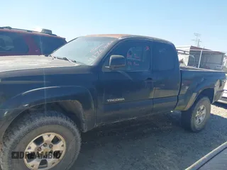 2006 Toyota Tacoma with VIN 5TEUU42N16Z162413, listed as a IAAI auction lot 41767068 with 300,572 mi miles. Bid and sale history available at carsss.com. Image 13.