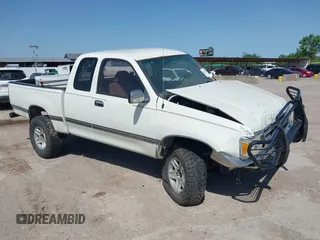 1997 Toyota T100 SR5 z VIN JT4UN24D5V0042943, wystawiony jako IAAI lot #42276175 z przebiegiem 313 186 mil mil oraz . Historia ofert i sprzedaży dostępna na DreamBid. Obrazek 1.