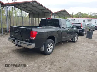 2006 Nissan Titan SE z VIN 1N6BA06B26N546547, wystawiony jako IAAI lot #42080790 z przebiegiem 235 362 mil mil oraz . Historia ofert i sprzedaży dostępna na DreamBid. Obrazek 4.