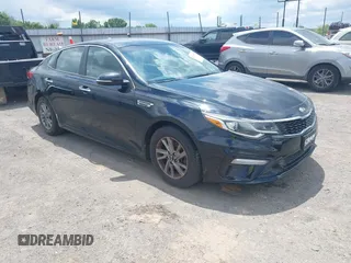 2020 Kia Optima LX z VIN 5XXGT4L30LG389907, wystawiony jako IAAI lot #42205865 z przebiegiem 65 055 mil mil oraz . Historia ofert i sprzedaży dostępna na DreamBid. Obrazek 1.