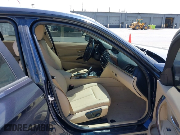 2013 BMW 3 Series 320i xDrive z VIN WBA3C3C54DF981821, wystawiony jako IAAI lot #42252523 z przebiegiem 109 260 mil mil oraz . Historia ofert i sprzedaży dostępna na DreamBid. Obrazek 5.