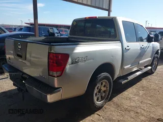 2004 Nissan Titan LE z VIN 1N6AA07BX4N537229, wystawiony jako IAAI lot #41234790 z przebiegiem 210 475 mil mil oraz . Historia ofert i sprzedaży dostępna na DreamBid. Obrazek 4.