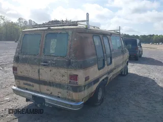 1983 Chevrolet Chevy Van z VIN 2GBEG25H9D4158345, wystawiony jako IAAI lot #41936449 z przebiegiem 17 406 mil mil oraz . Historia ofert i sprzedaży dostępna na DreamBid. Obrazek 4.