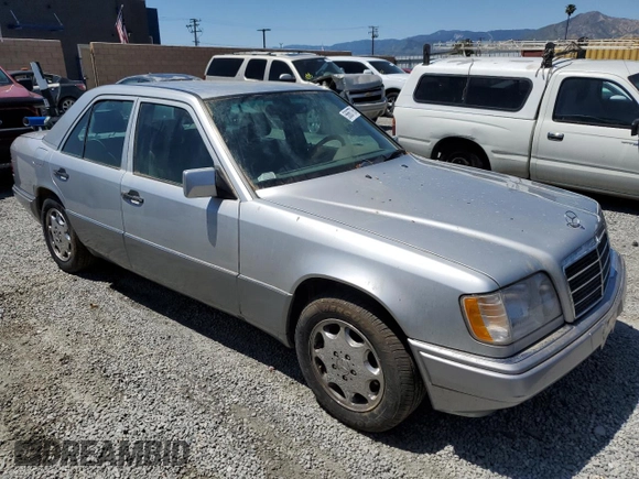 1994 Mercedes-Benz E 320 with VIN WDBEA32E7RC050885, listed as a Copart auction lot 56667795 with 175,701 mi miles and Clean Title. Bid and sale history available at DreamBid. Image 4.
