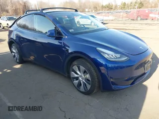 2021 Tesla Model Y Long Range with VIN 5YJYGDEE3MF062428, listed as a IAAI auction lot 41022545 with 70,304 mi miles. Bid and sale history available at carsss.com. Image 1.