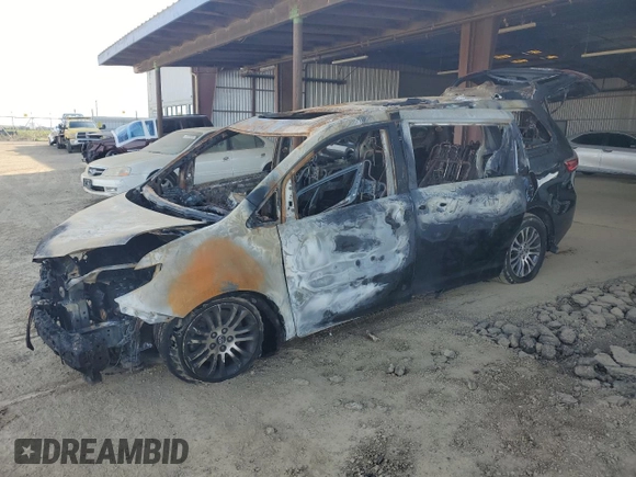 2018 Toyota Sienna XLE Auto Access Seat with VIN 5TDYZ3DCXJS955790, listed as a Copart auction lot 47668355 with 0 mi miles and Non Repairable. Bid and sale history available at carsss.com. Image 1.