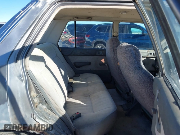 1985 Honda Civic z VIN JHMAK5433FS009299, wystawiony jako IAAI lot #41576709 z przebiegiem 152 094 mil mil oraz . Historia ofert i sprzedaży dostępna na DreamBid. Obrazek 8.