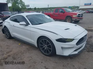 2018 Ford Mustang EcoBoost z VIN 1FA6P8THXJ5108352, wystawiony jako IAAI lot #42107178 z przebiegiem 88 090 mil mil oraz . Historia ofert i sprzedaży dostępna na DreamBid. Obrazek 1.