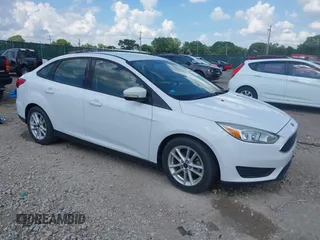 2015 Ford Focus SE z VIN 1FADP3F2XFL335884, wystawiony jako IAAI lot #42582740 z przebiegiem 102 036 mil mil oraz . Historia ofert i sprzedaży dostępna na DreamBid. Obrazek 1.
