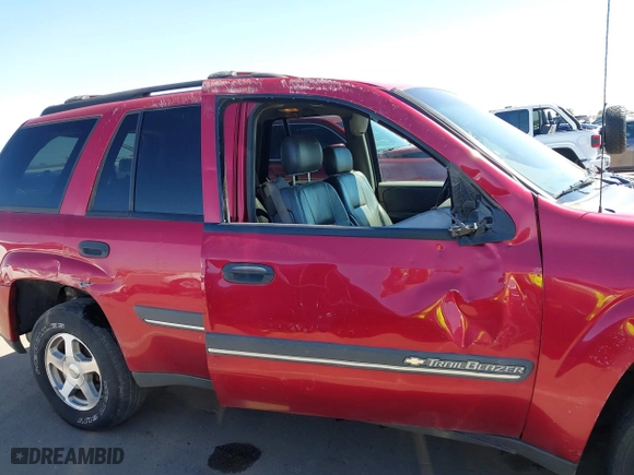 2002 Chevrolet TrailBlazer LS with VIN 1GNDT13SX22139403, listed as a IAAI auction lot 41862016 with 141,018 mi miles. Bid and sale history available at carsss.com. Image 13.