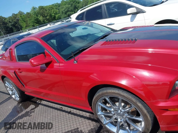 2008 Ford Mustang GT Deluxe z VIN 1ZVHT82H885111628, wystawiony jako IAAI lot #42522595 z przebiegiem 98 043 mil mil oraz . Historia ofert i sprzedaży dostępna na DreamBid. Obrazek 13.